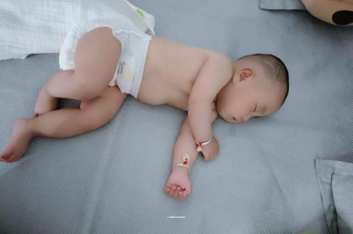 庆阳三个月宝宝抬头不稳